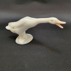Lladro Honking Goose #4551 Porcelain Figurine